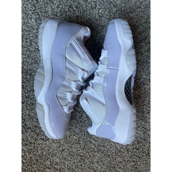 Nike Air Jordan 11 Retro Low Pure Violet Size 6 Women's - Picture 5 of 8